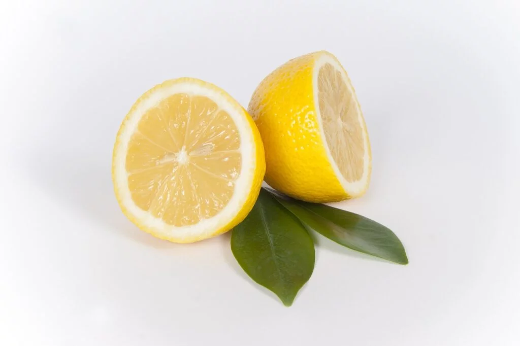 Puedes combatir las moscas de la humedad con unos limones