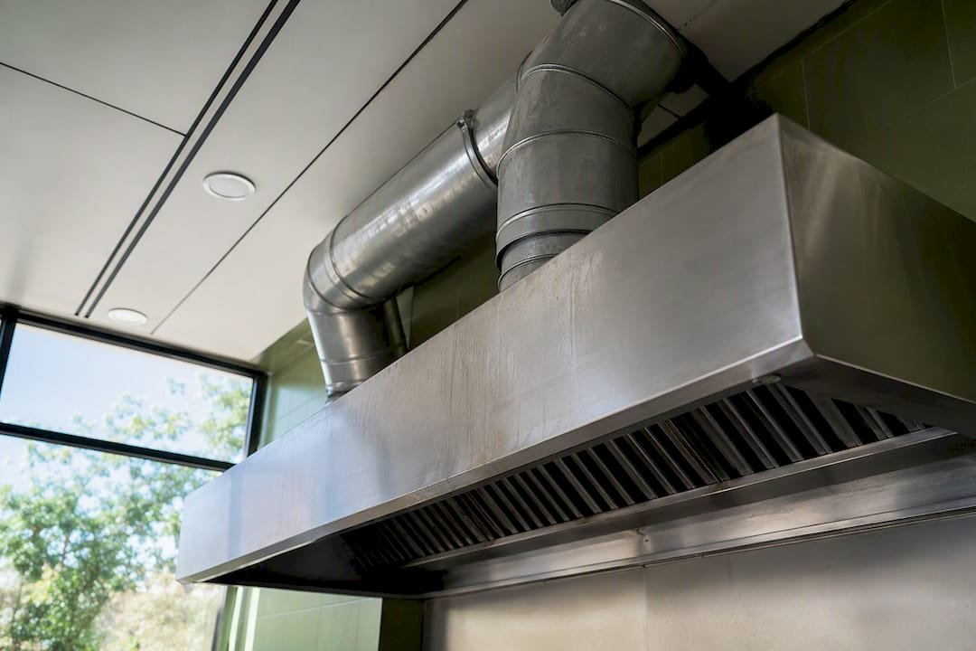 Montaje de sistemas de ventilación y extracción para cocinas