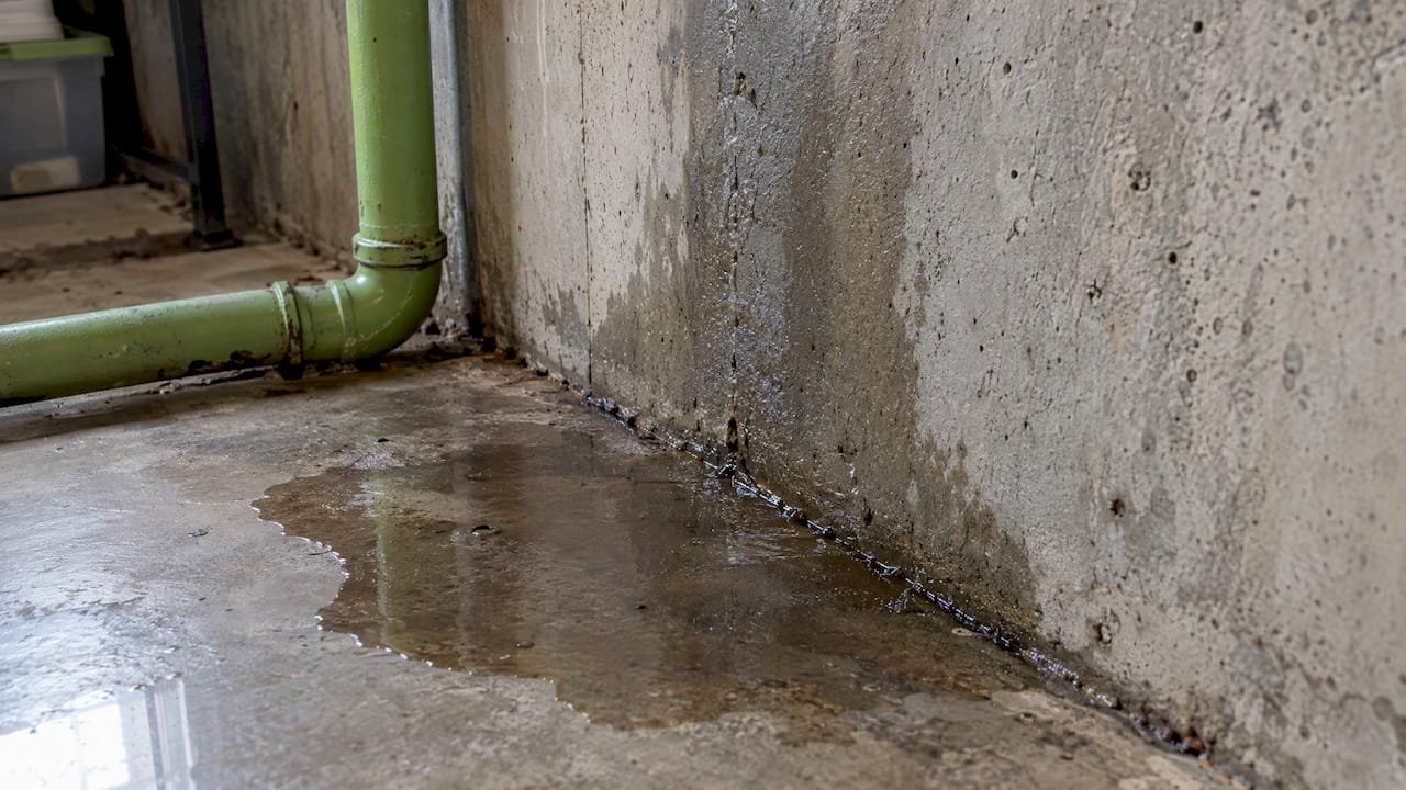 Ejemplo de filtración de agua en sótano